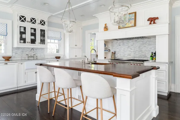 $6,550,000 | 45 Willow Road, Riverside, CT 06878