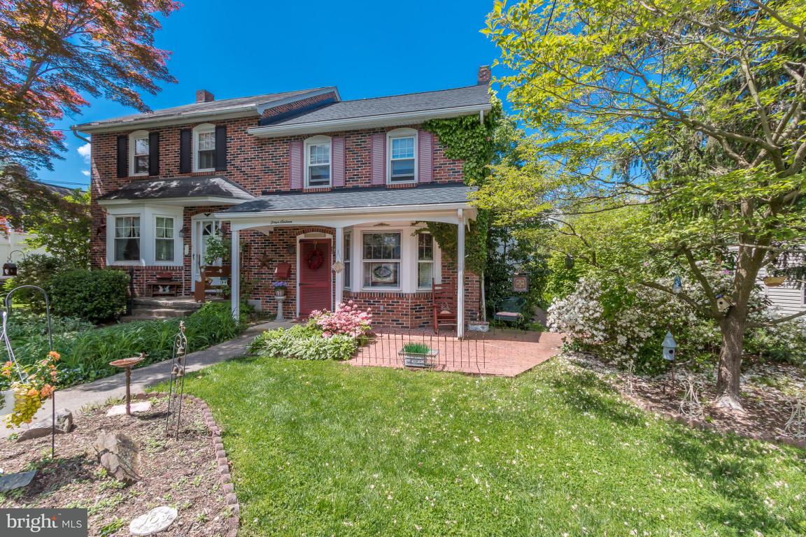 416 Cherry Street Lititz, PA 17543 - Photo 3 of 23