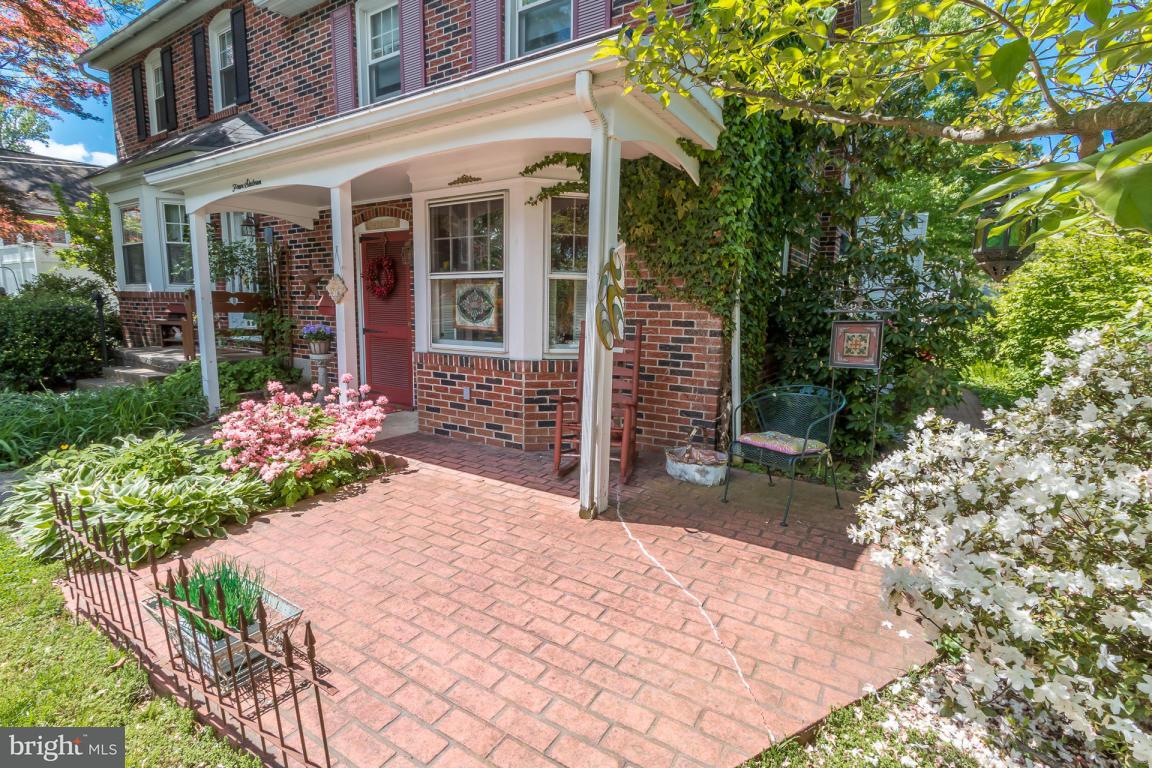 416 Cherry Street Lititz, PA 17543 - Photo 4 of 23
