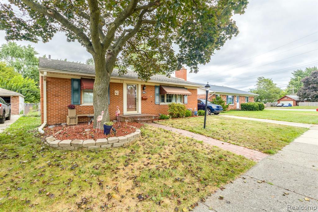 8826 Farmington Road Livonia, MI 48150 - Photo 4 of 29 Gallery Image 4