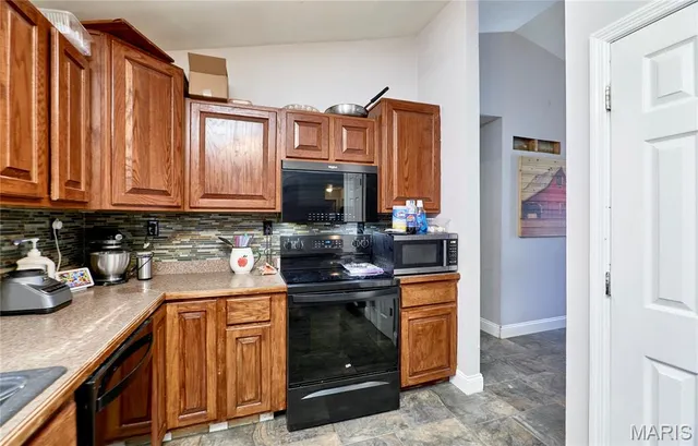 $295,000 | 80 Village Cir Drive, Winfield, MO 63389