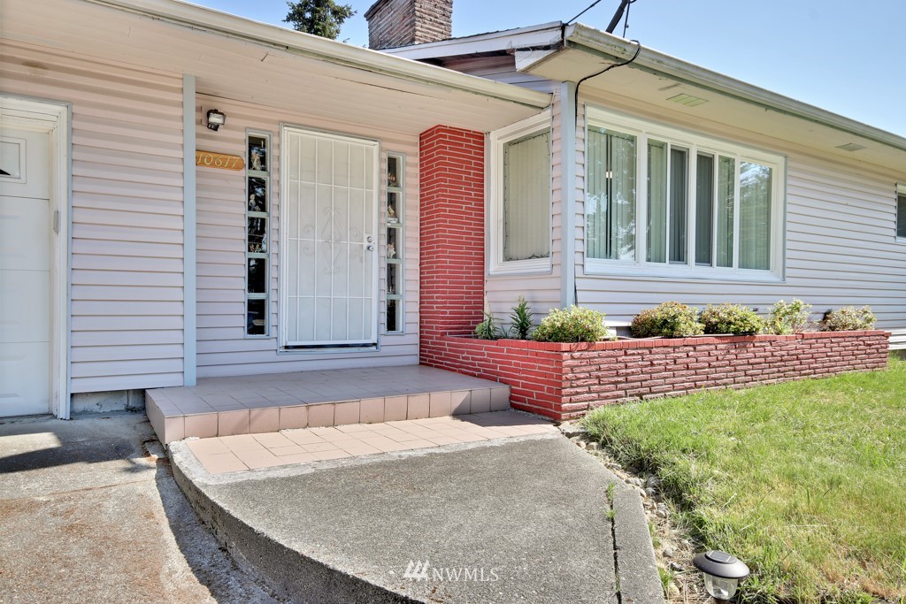 10617 Sales Road South Tacoma, WA 98444 - Photo 3 of 18 Gallery Image 3