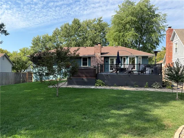 $330,000 | 124 Southwest 27th Street, Blue Springs, MO 64015