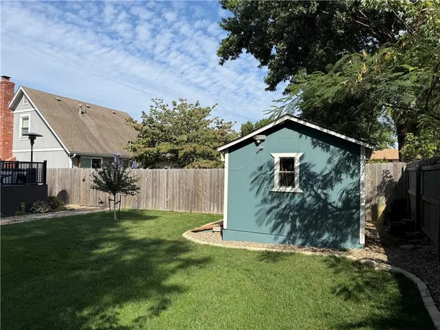 $330,000 | 124 Southwest 27th Street, Blue Springs, MO 64015