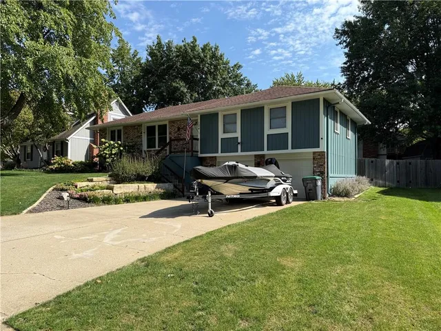 $330,000 | 124 Southwest 27th Street, Blue Springs, MO 64015