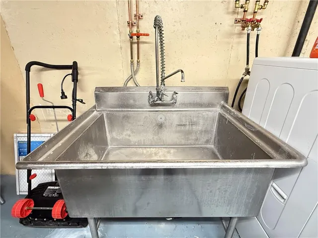 $330,000 | 124 Southwest 27th Street, Blue Springs, MO 64015