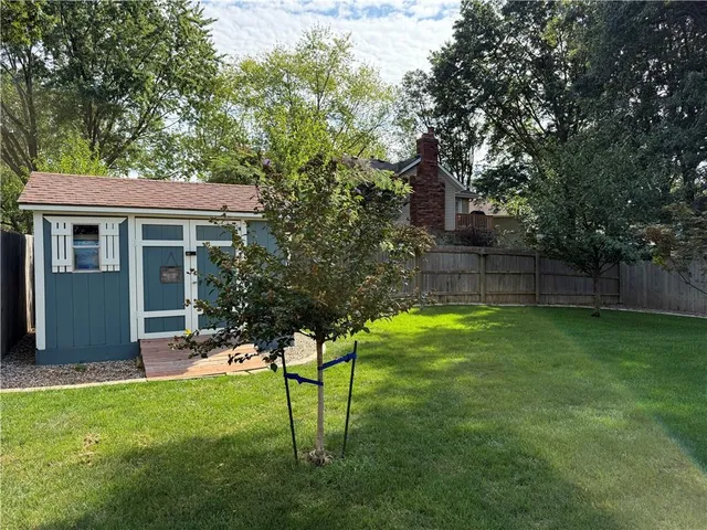 $330,000 | 124 Southwest 27th Street, Blue Springs, MO 64015