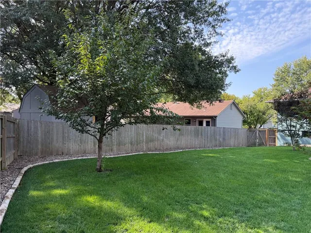 $330,000 | 124 Southwest 27th Street, Blue Springs, MO 64015