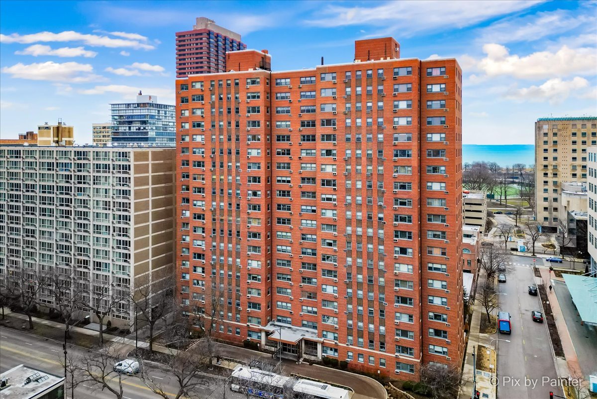 2909 North Sheridan Road, Unit 1507 Chicago, IL 60657 - Photo 1 of 27 a front view of a building