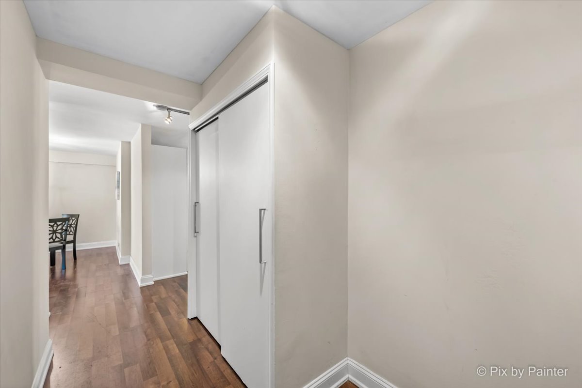 2909 North Sheridan Road, Unit 1507 Chicago, IL 60657 - Photo 15 of 27 a view of hallway with wooden floor