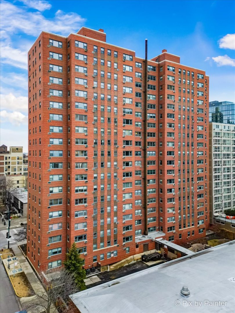 2909 North Sheridan Road, Unit 1507 Chicago, IL 60657 - Photo 22 of 27 a view of a building with a street