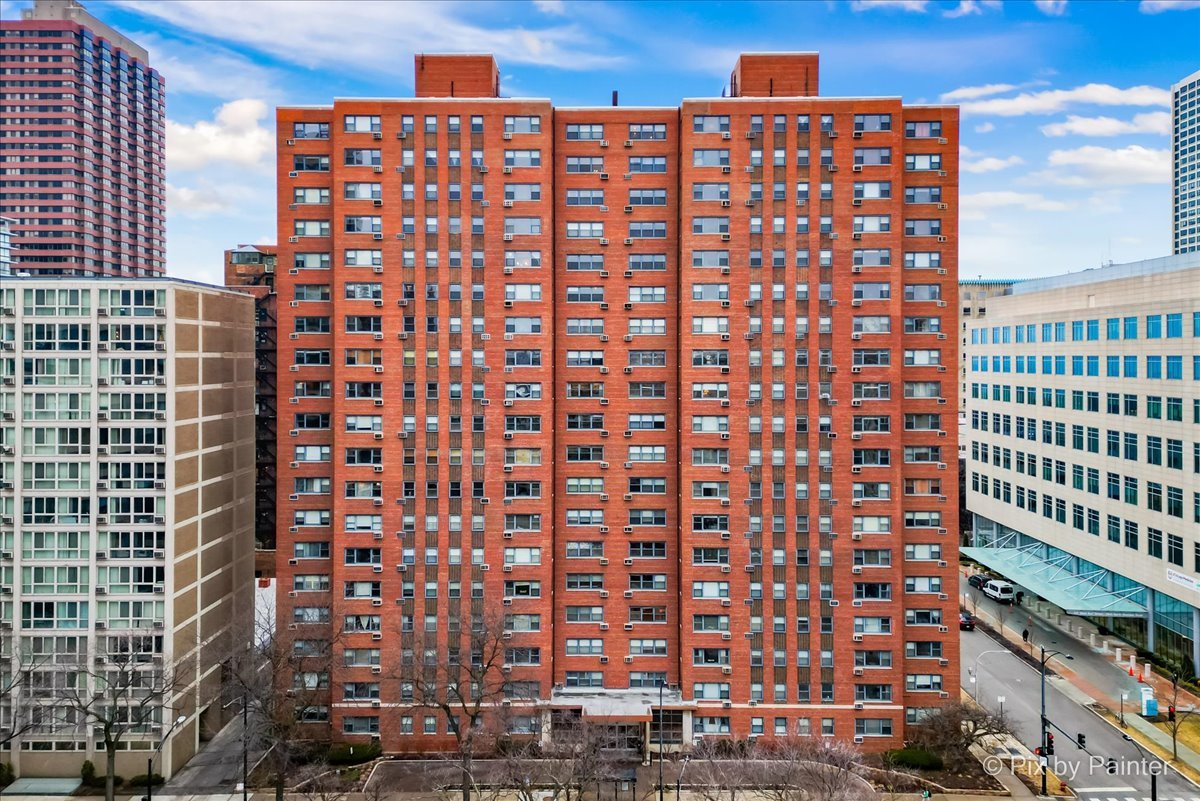 2909 North Sheridan Road, Unit 1507 Chicago, IL 60657 - Photo 23 of 27 a view of a building