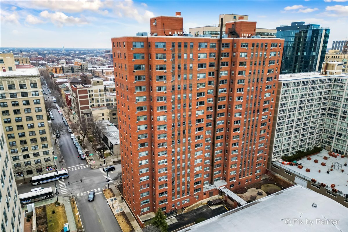 2909 North Sheridan Road, Unit 1507 Chicago, IL 60657 - Photo 24 of 27 a view of a building