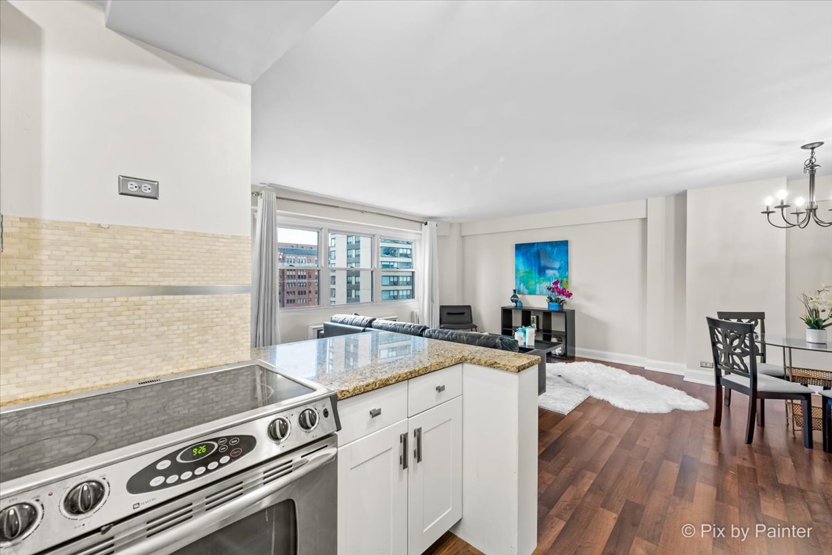 2909 North Sheridan Road, Unit 1507 Chicago, IL 60657 - Photo 8 of 27 a kitchen with a stove and wooden floor