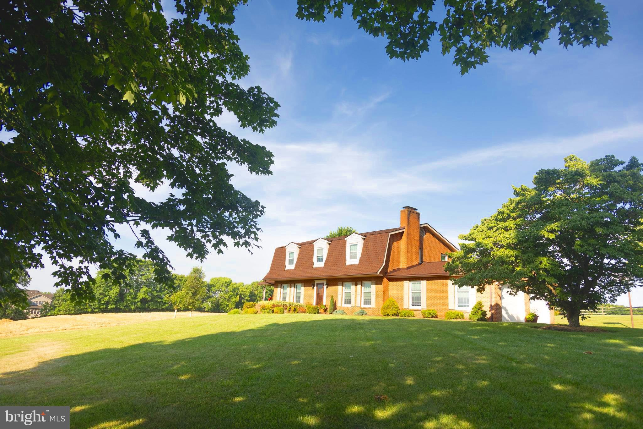 9100 Mapleville Road Boonsboro, MD 21713 - Photo 4 of 55 Front heading in the driveway