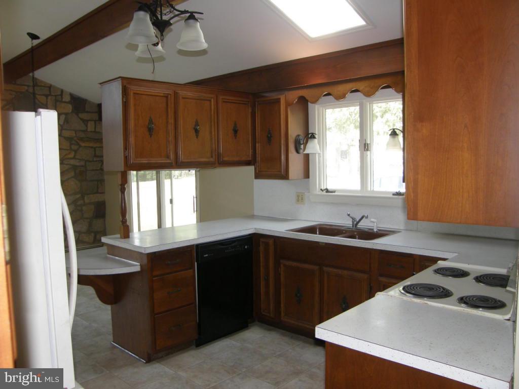 206 Pinkerton Road Mount Joy, PA 17552 - Photo 4 of 20 Gallery Image 4