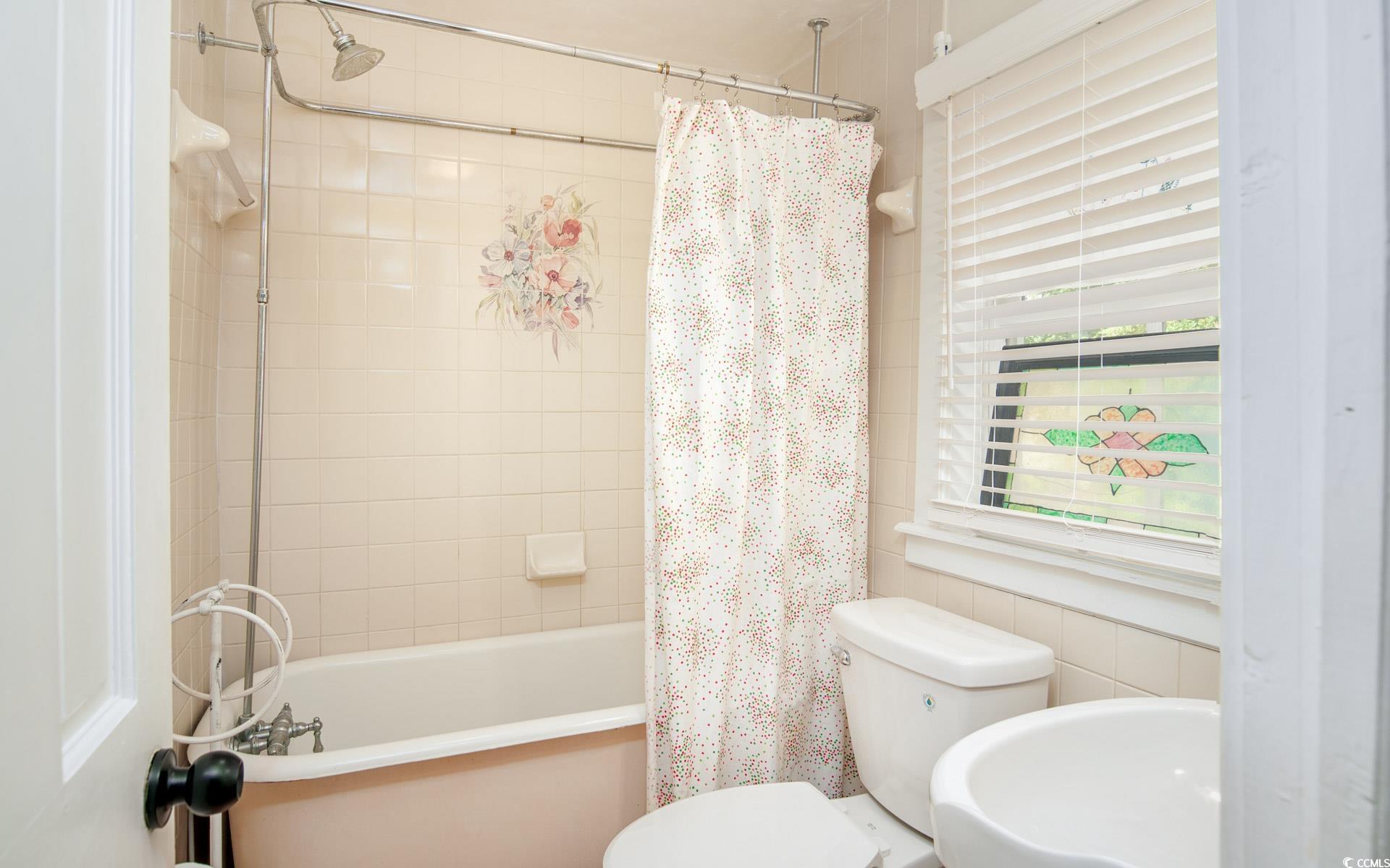423 Highmarket Street Georgetown, SC 29440 - Photo 18 of 25 Full bath featuring shower / tub combo with curtain and toilet
