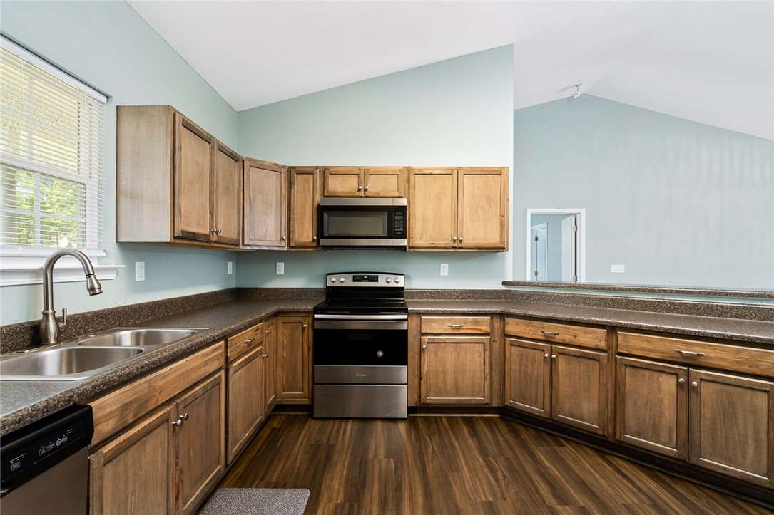 234 Hannah Circle Anderson, SC 29621 - Photo 11 of 33 Spacious Kitchen