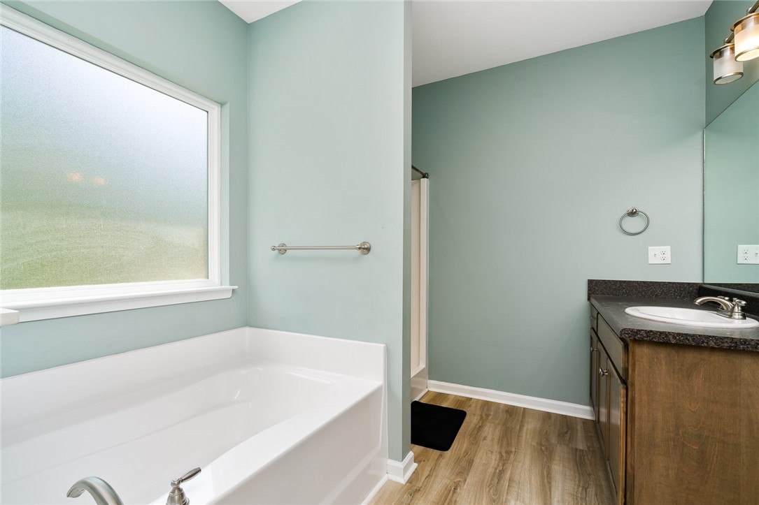 234 Hannah Circle Anderson, SC 29621 - Photo 18 of 33 Master Bathroom