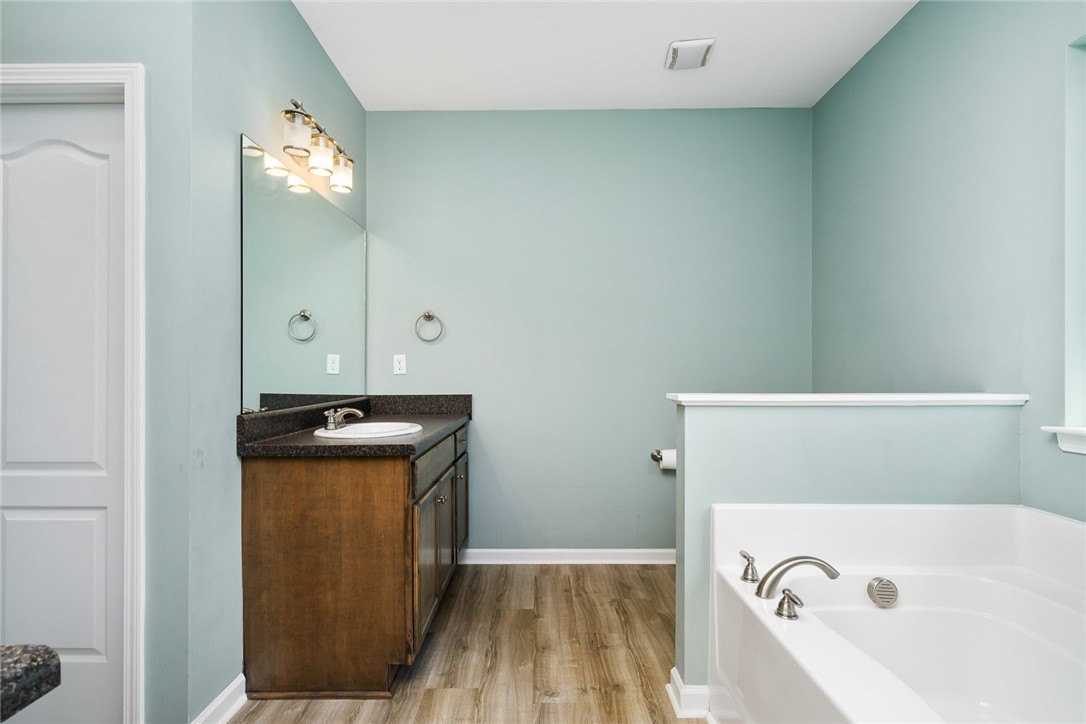 234 Hannah Circle Anderson, SC 29621 - Photo 20 of 33 Master Bathroom