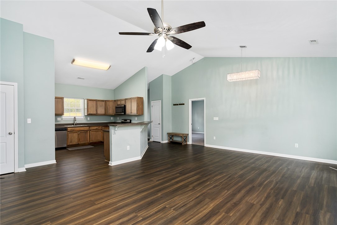 234 Hannah Circle Anderson, SC 29621 - Photo 8 of 33 Living Room