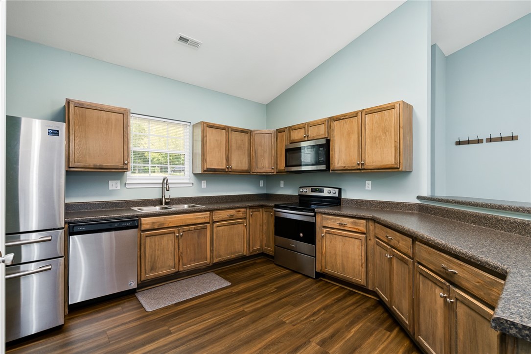 234 Hannah Circle Anderson, SC 29621 - Photo 10 of 33 Spacious Kitchen