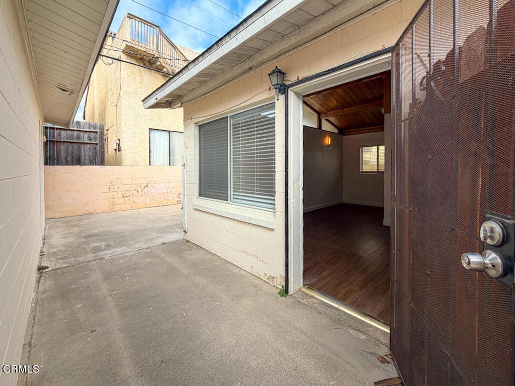 313 Highland Drive Oxnard, CA 93035 - Photo 12 of 16 a view of entryway