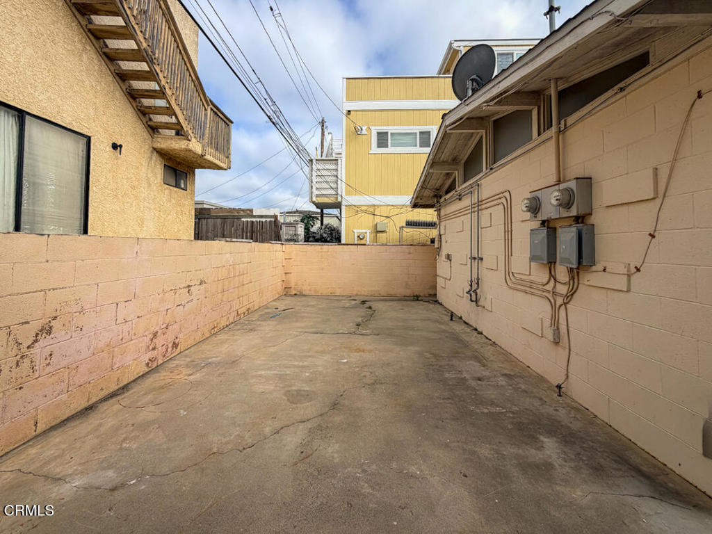 313 Highland Drive Oxnard, CA 93035 - Photo 13 of 16 a view of a back yard of the house