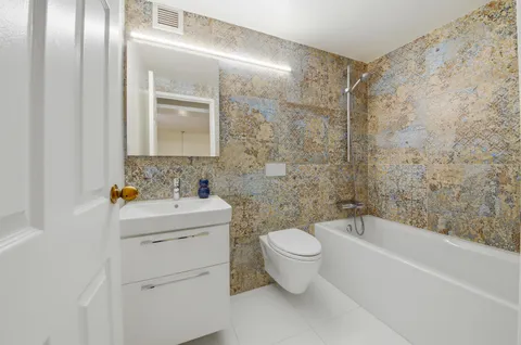 $1,390,000 | 1 Greene Street, Unit 305X, Jersey City, NJ 07302