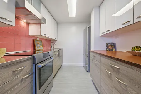 $1,390,000 | 1 Greene Street, Unit 305X, Jersey City, NJ 07302