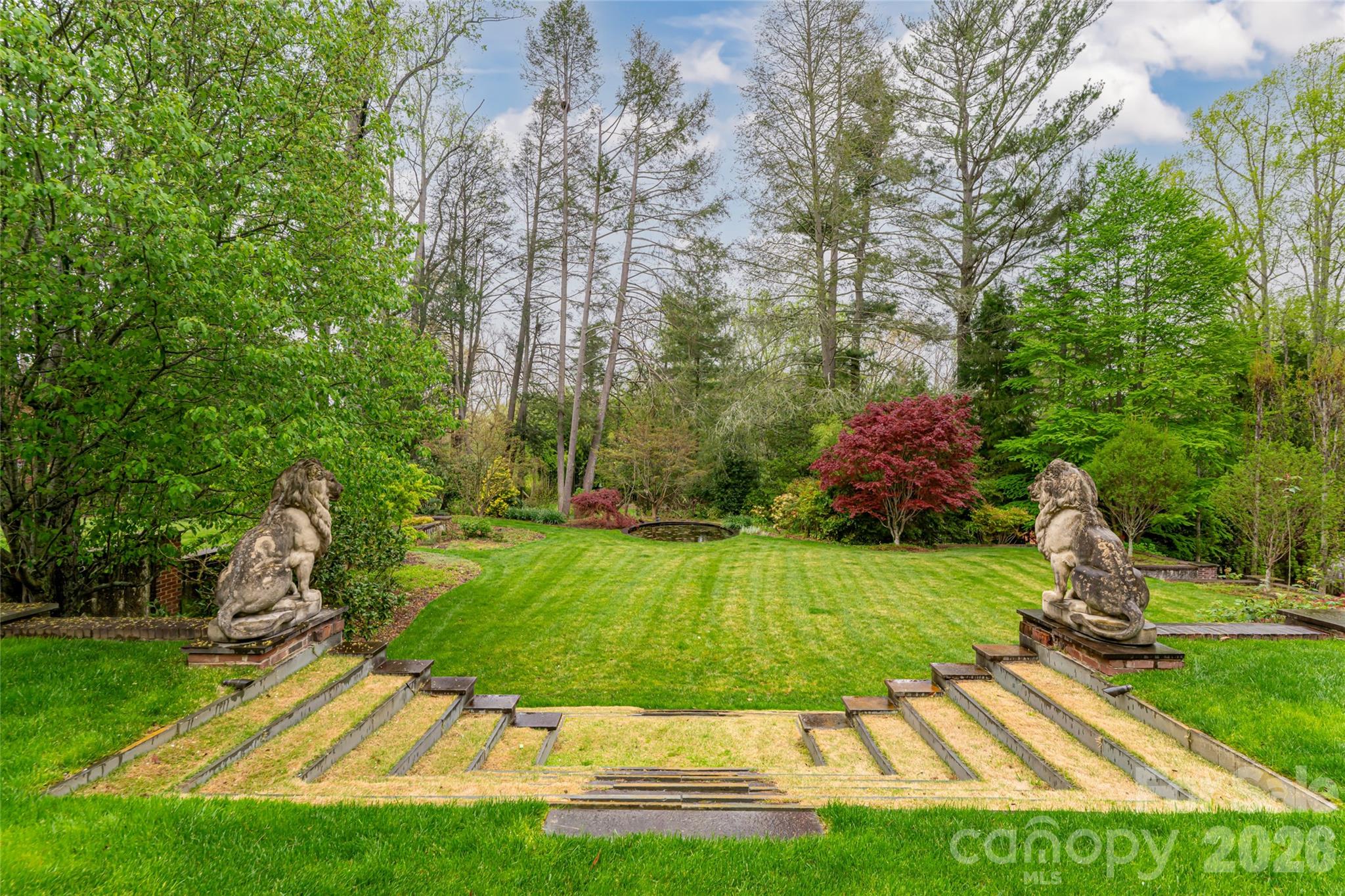 31 Busbee Road Asheville, NC 28803 - Photo 42 of 48 a view of a backyard