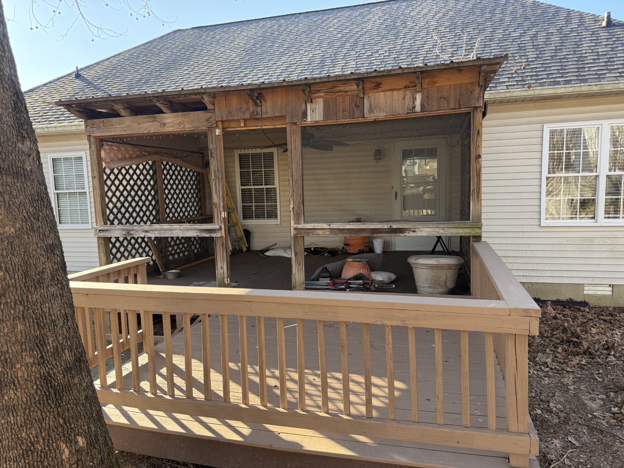 128 Fieldstone Lane Springfield, TN 37172 - Photo 4 of 8 a front view of a house with balcony