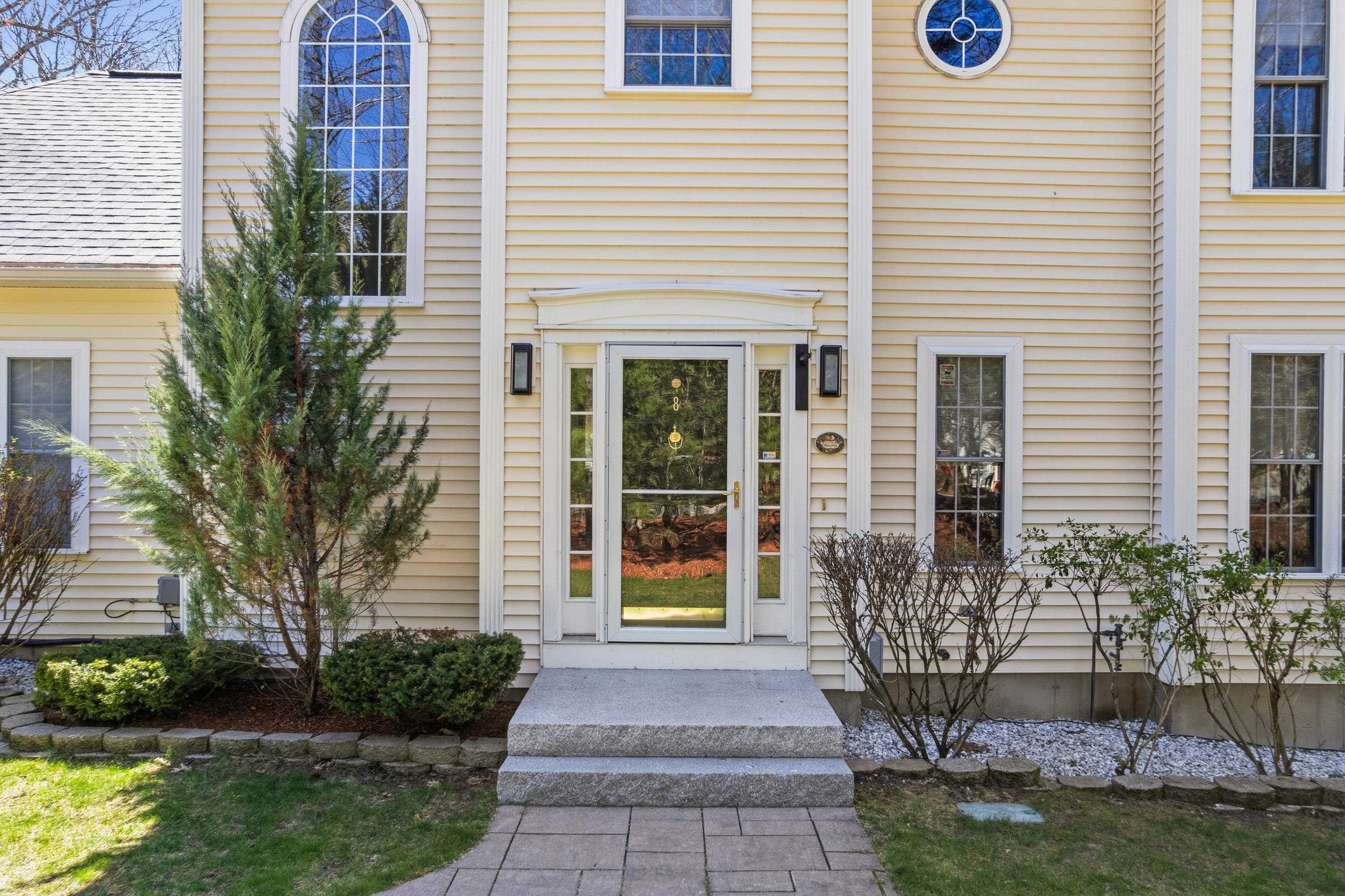8 Flag Court Auburn, NH 03032 - Photo 2 of 40