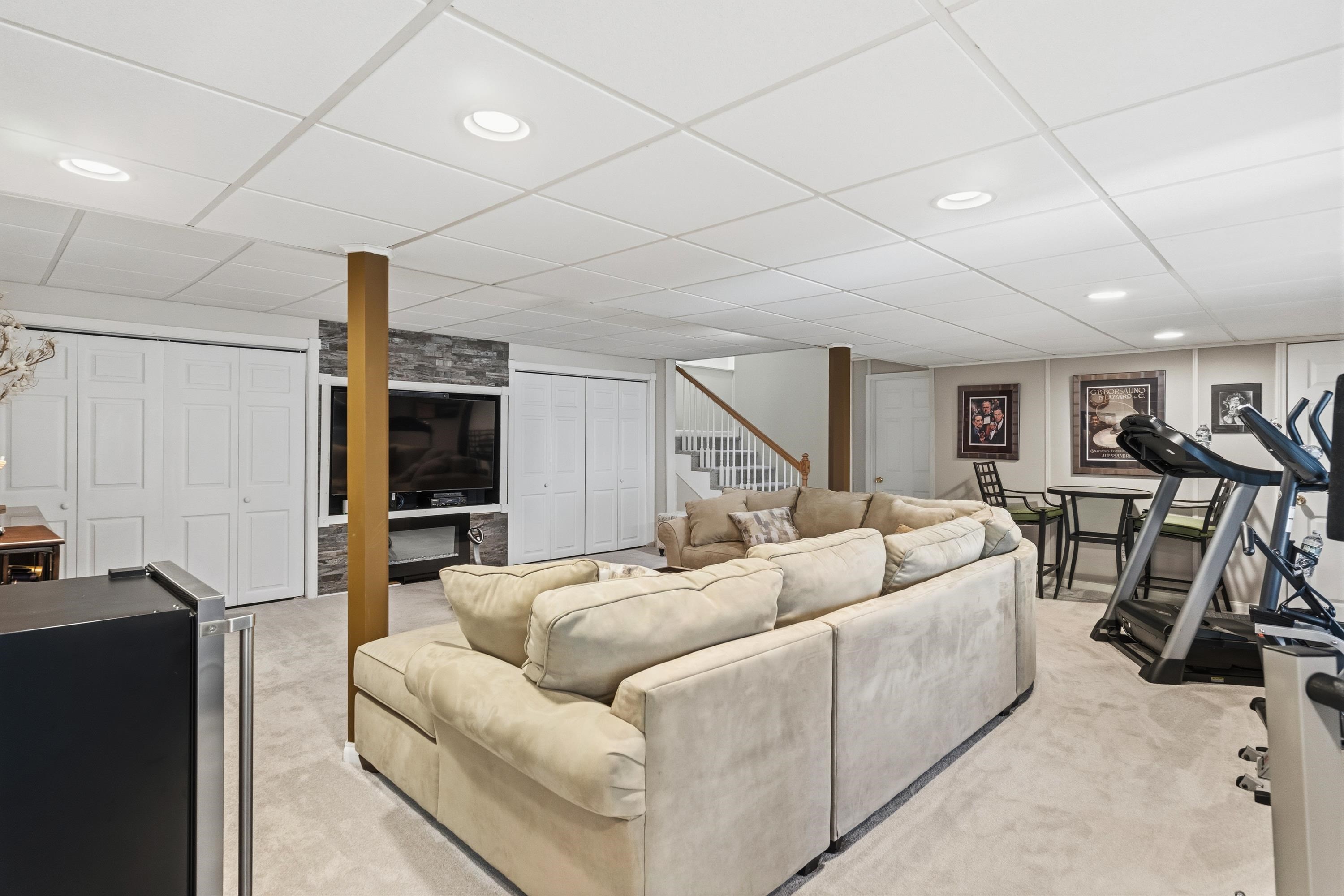 8 Flag Court Auburn, NH 03032 - Photo 29 of 40