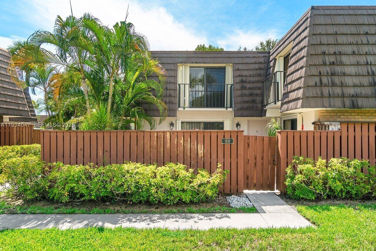 1619 16th Court Jupiter, FL 33477 - Photo 3 of 31 a view of a backyard with plants