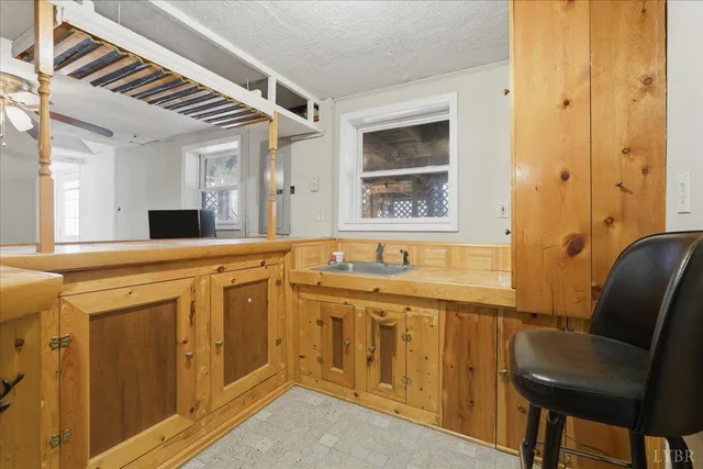 a black and white photo of a room