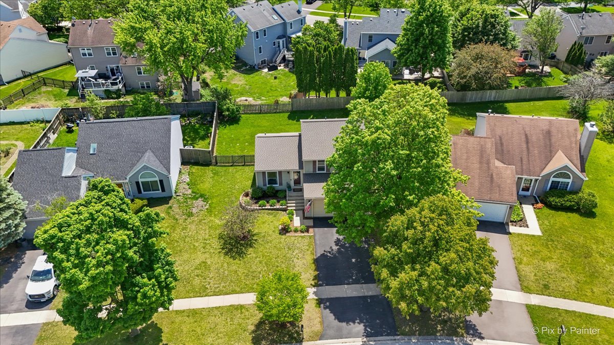 1150 Appleton Lane Geneva, IL 60134 - Photo 33 of 43 an aerial view of a house with a garden