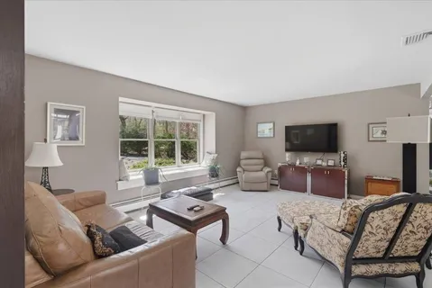 $1,851,000 | 121 Montauk Highway, Quogue, NY 11959
