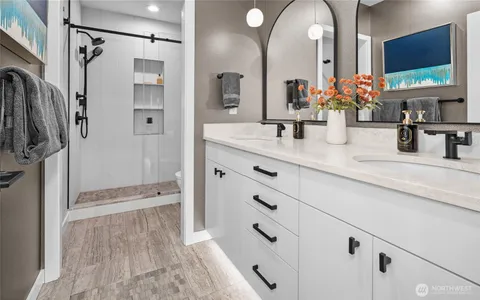 $2,998,000 | 5242 Northeast 75th Street, Seattle, WA 98115