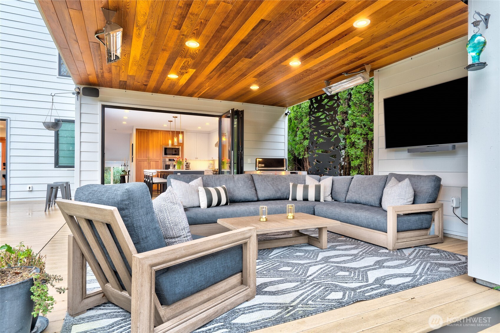 5242 Northeast 75th Street Seattle, WA 98115 - Photo 36 of 40