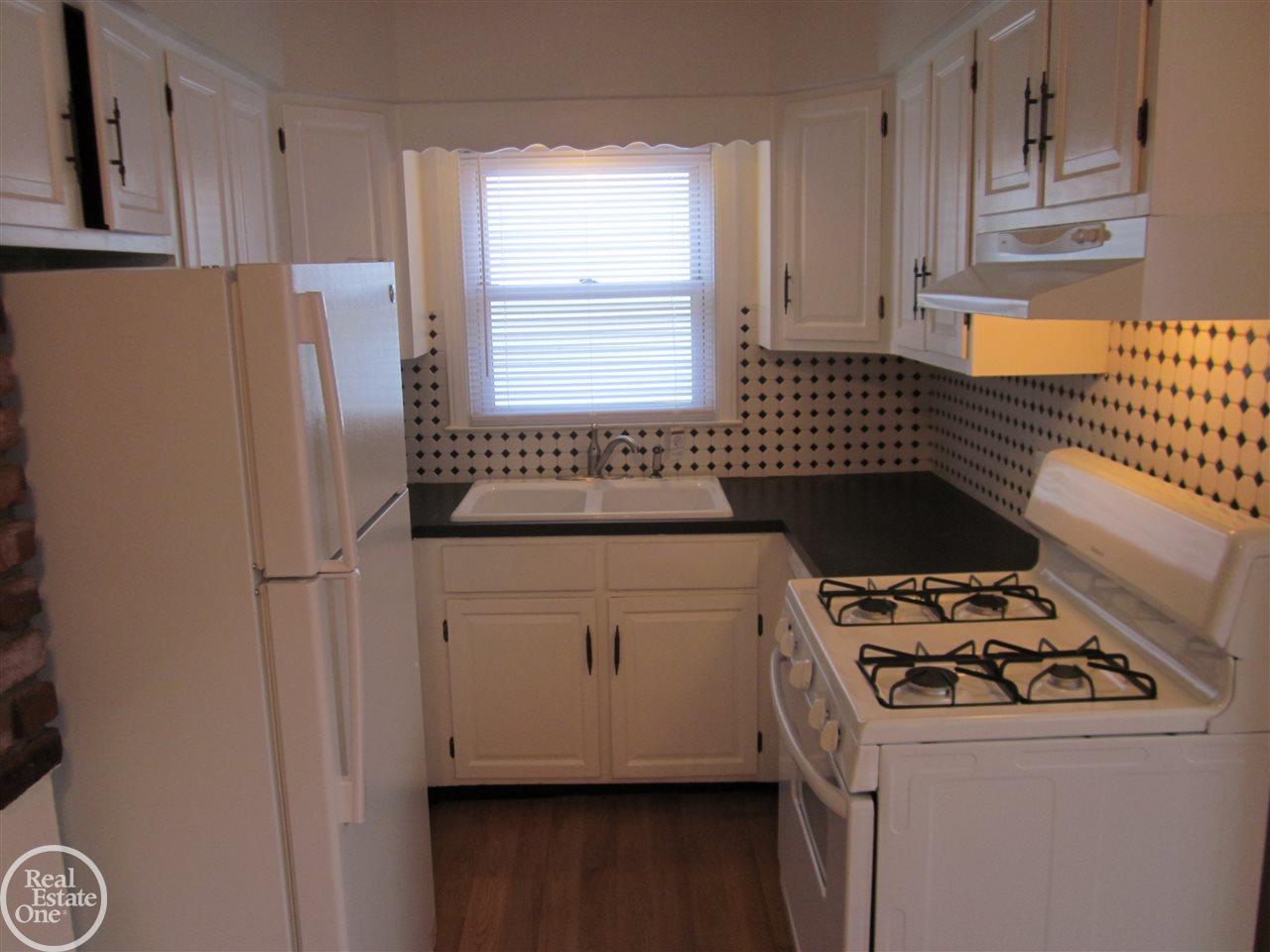 2222 Hampton Road Grosse Pointe, MI 48236 - Photo 5 of 25