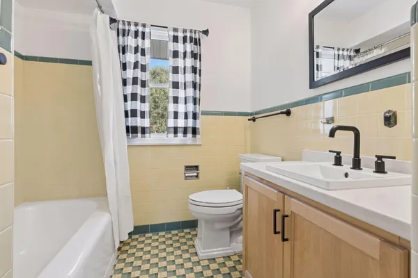 $695,000 | 2079 Upper St Dennis Road, St. Paul, MN 55116