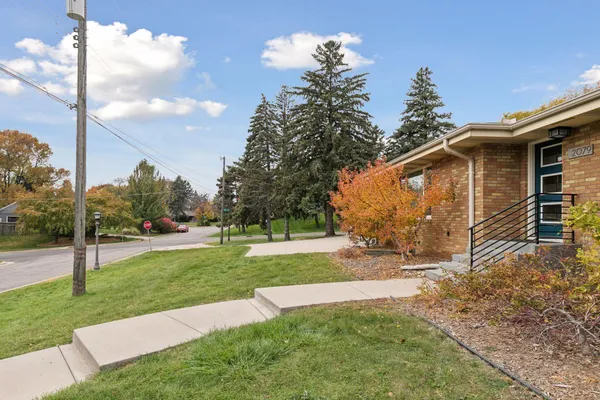 $695,000 | 2079 Upper St Dennis Road, St. Paul, MN 55116