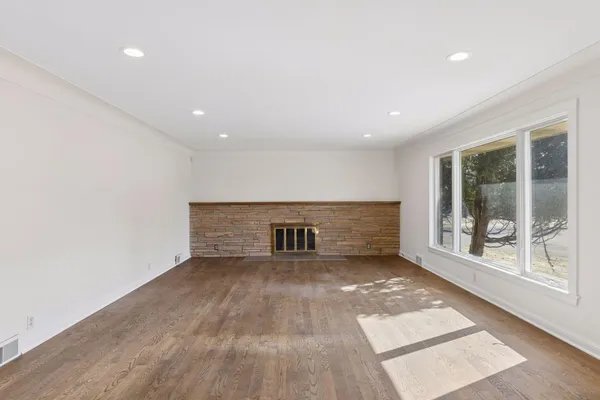 $695,000 | 2079 Upper St Dennis Road, St. Paul, MN 55116