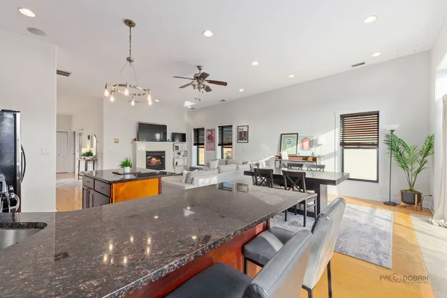 $529,000 | 1226 West Huron Street, Unit 301, Chicago, IL 60642