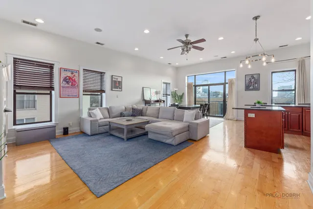 $529,000 | 1226 West Huron Street, Unit 301, Chicago, IL 60642