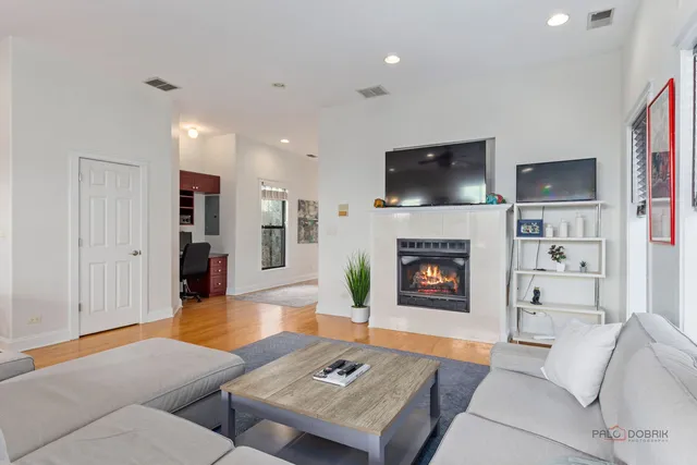 $529,000 | 1226 West Huron Street, Unit 301, Chicago, IL 60642