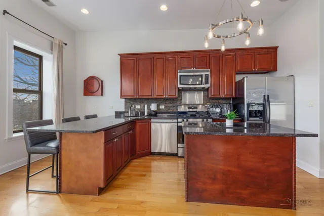 $529,000 | 1226 West Huron Street, Unit 301, Chicago, IL 60642