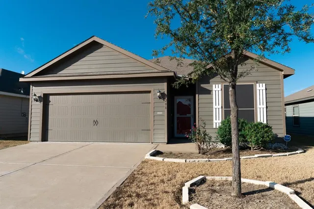 $2,100 | 208 Liberty Lane, Venus, TX 76084