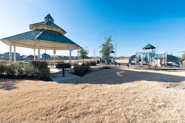 $2,100 | 208 Liberty Lane, Venus, TX 76084